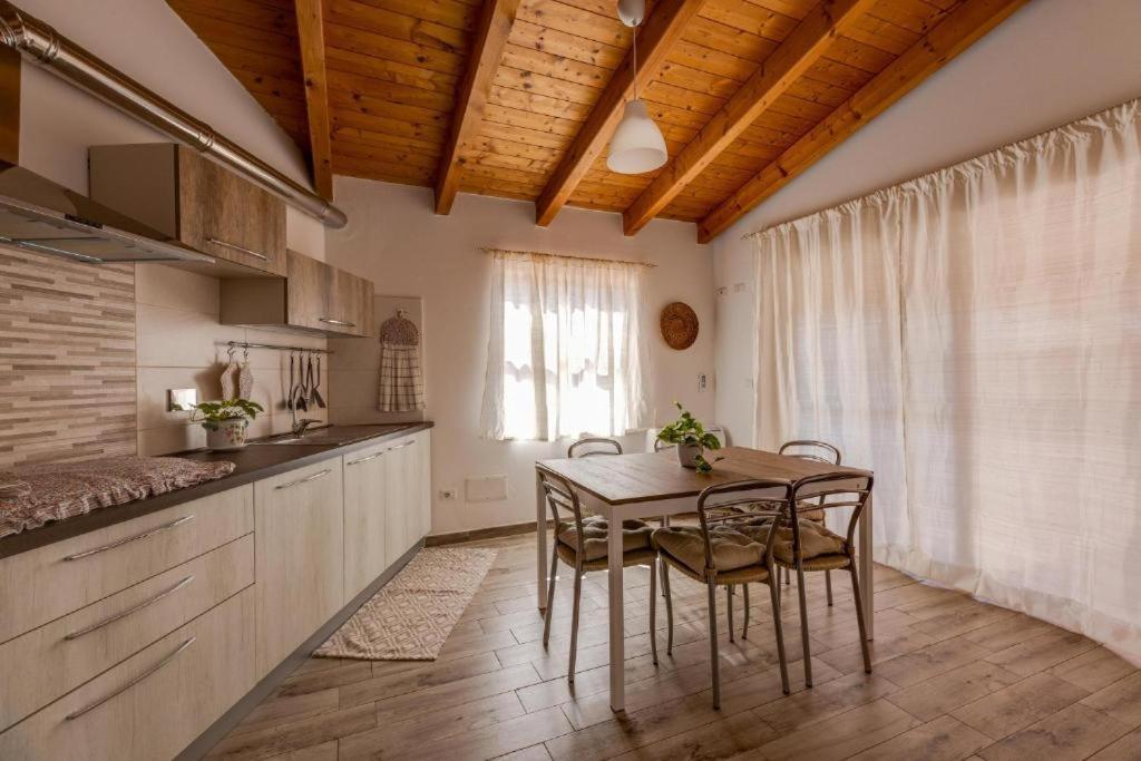 La Casa Delle Zie - Cabras Villa ภายนอก รูปภาพ